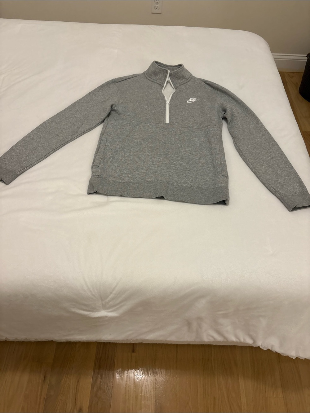 Nike Men’s Light Gray Half-Zip Sweatshirt